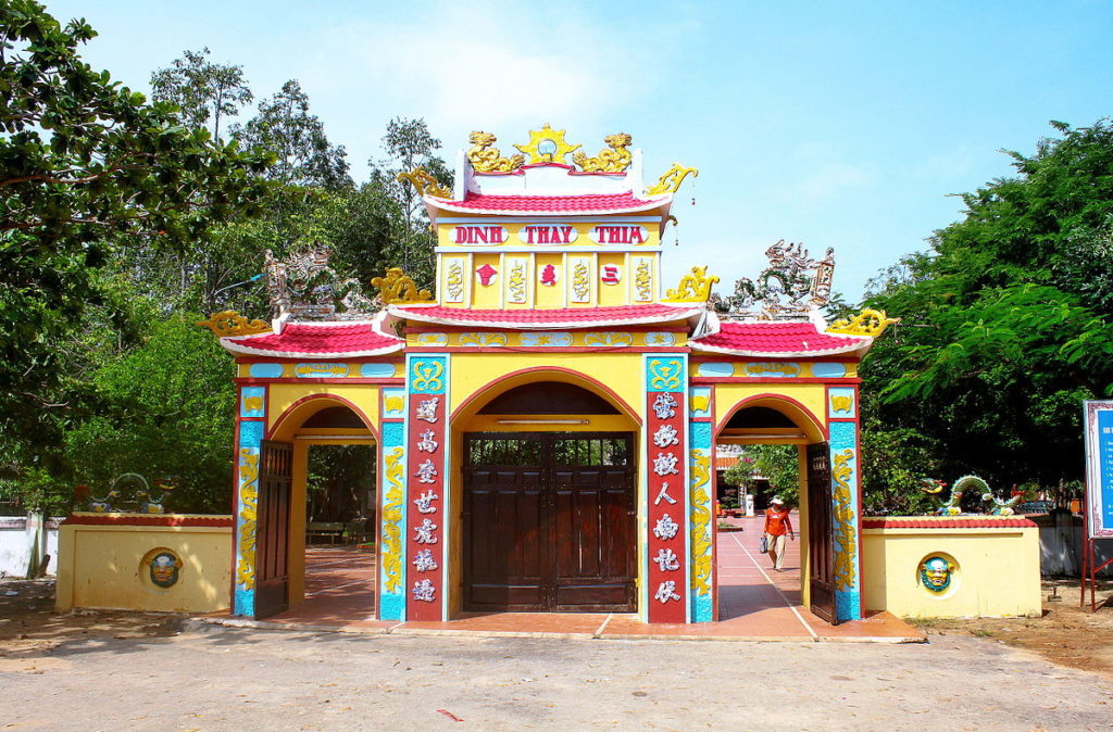 Cổng Tam Quan Dinh Thầy Thím