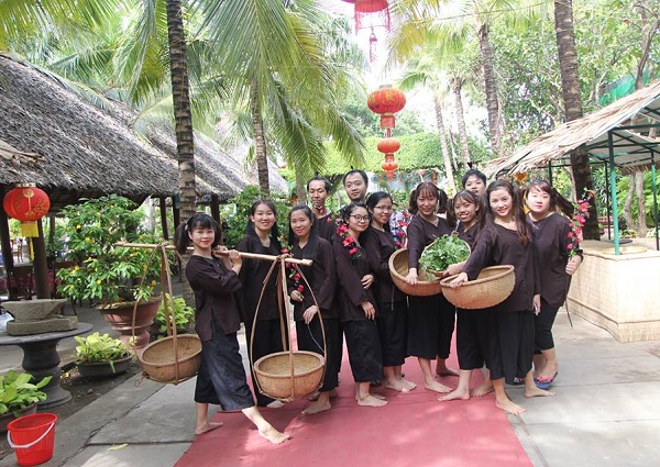 Thuê áo bà ba tại KDL Lan Vương cho đúng chất miệt vườn