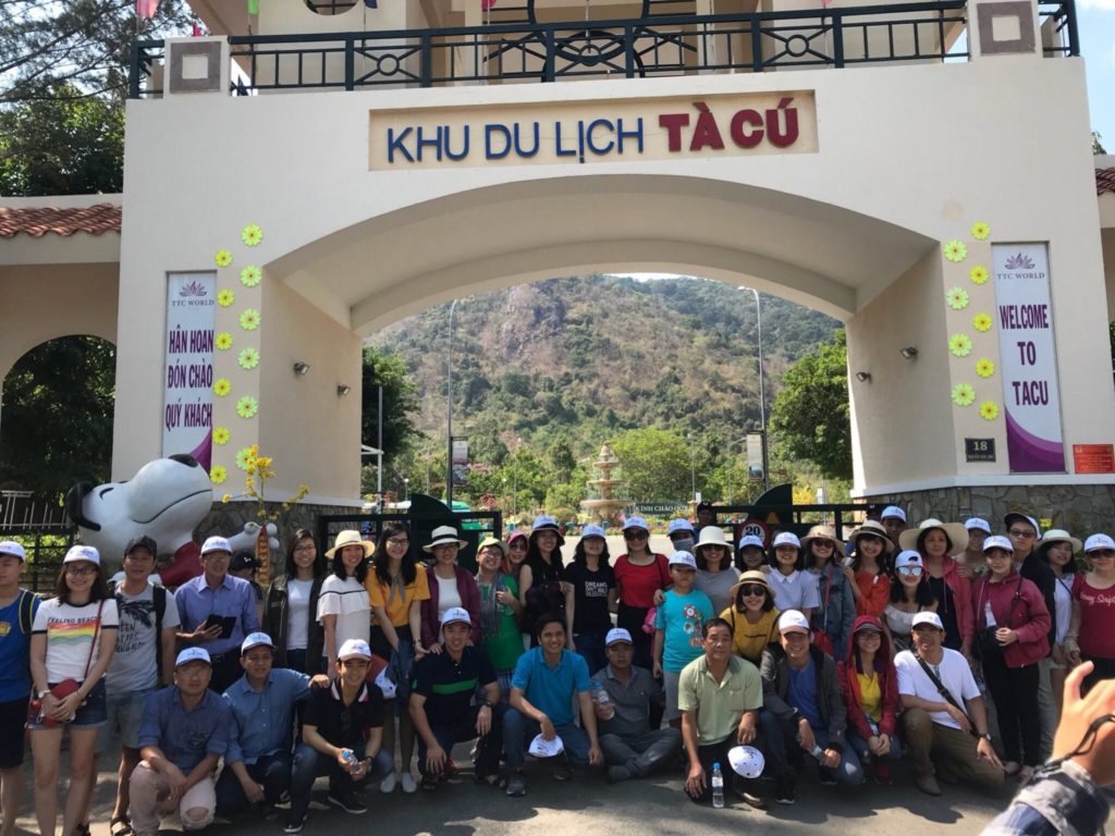 Thuê xe 16 chỗ đi tháp Pôshanư Phan Thiết Mũi Né
