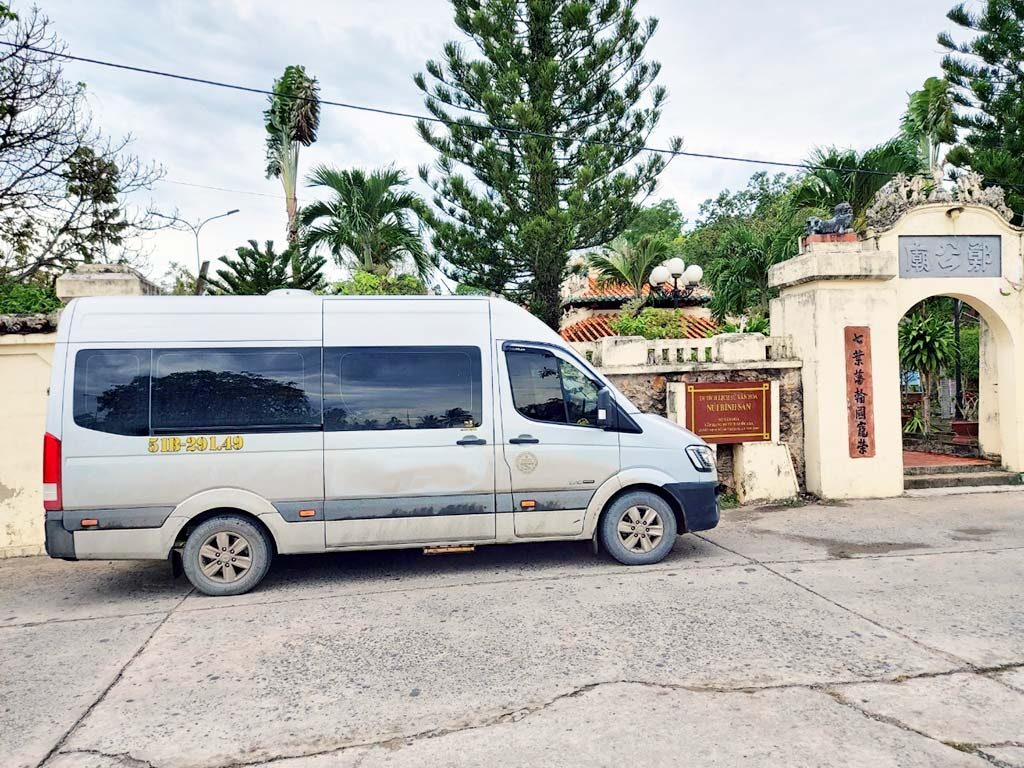 Xe Phi Loan Hyundai Solati 16 chỗ phục vụ khách tham quan Núi Bình San Hà Tiên Xe Phi Loan Hyundai Solati 16 chỗ phục vụ khách tham quan Núi Bình San Hà Tiên