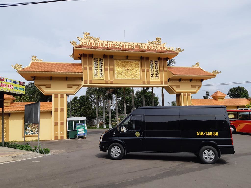 Thuê xe du lịch 16 chỗ cao cấp đi KDL núi Chứa Chan Gia Lào