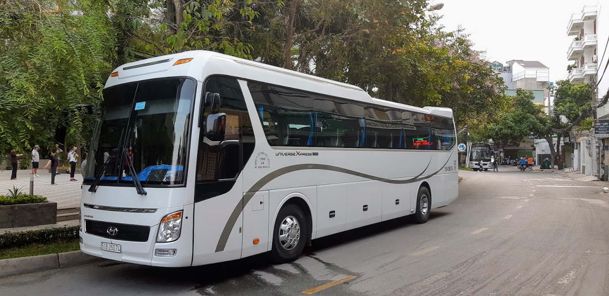 Xe Phi Loan Hyundai Universe 45 chỗ