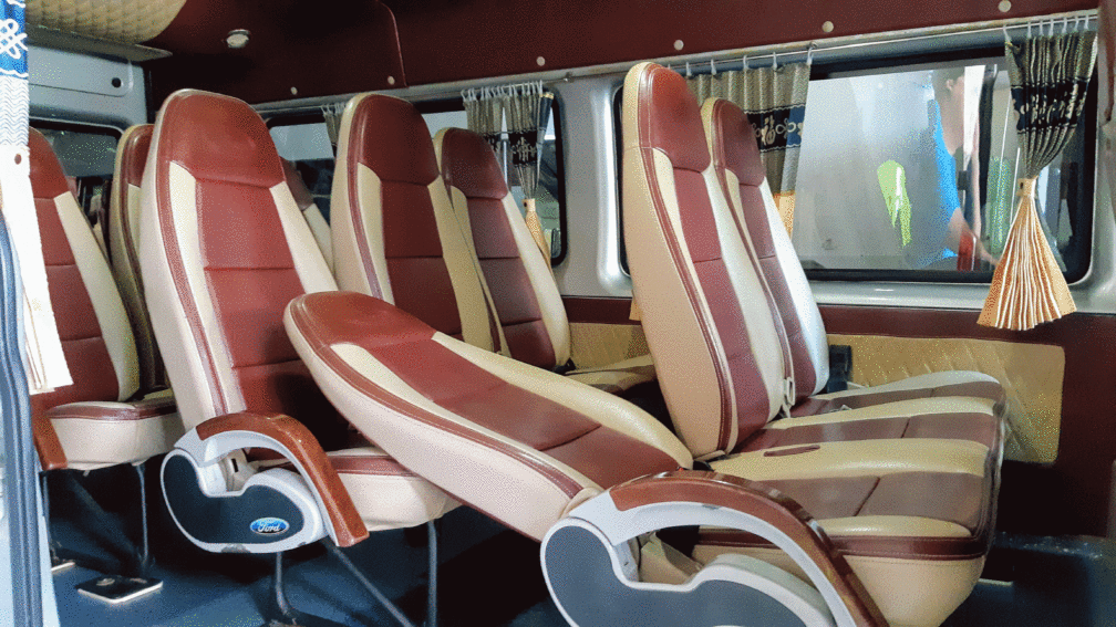 nội thất xe 16 chỗ Ford Transit Luxury