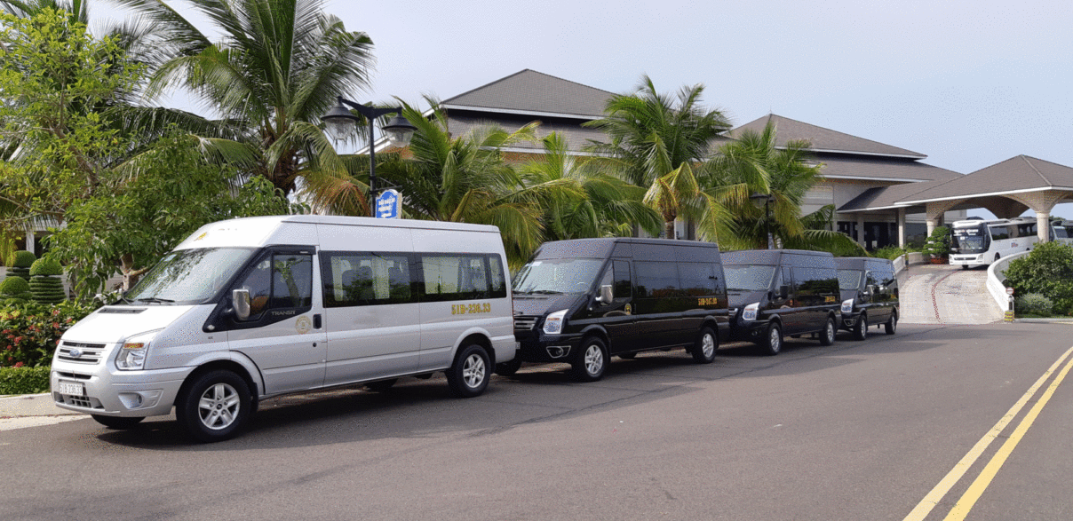Cho thuê xe 16 chỗ Ford Transit Luxury về quê ăn tết Nguyên Đán 2020