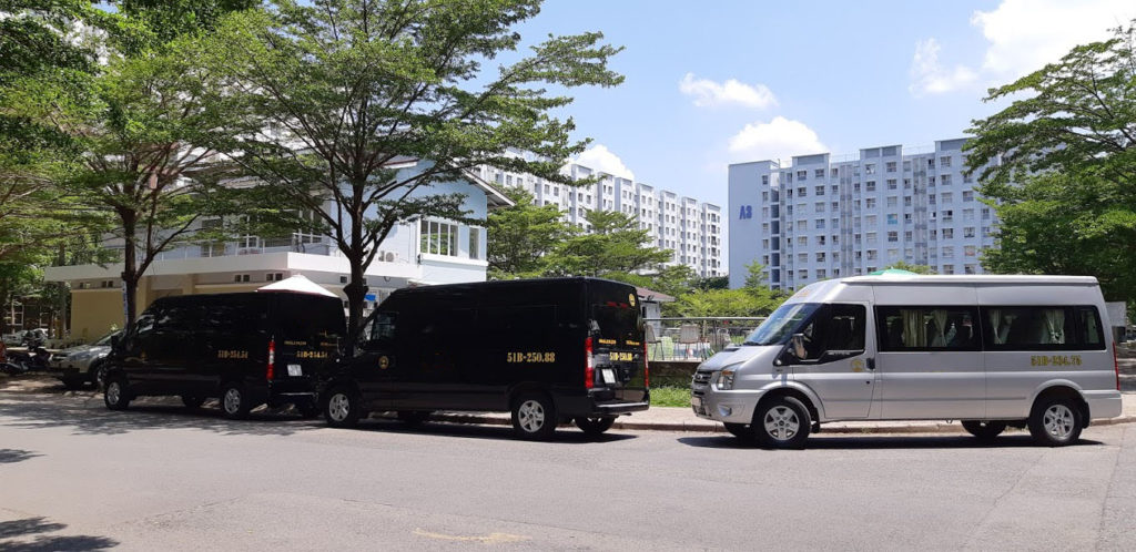 Thuê xe Ford Transit Luxury 16 chỗ đi công tác tại TPHCM