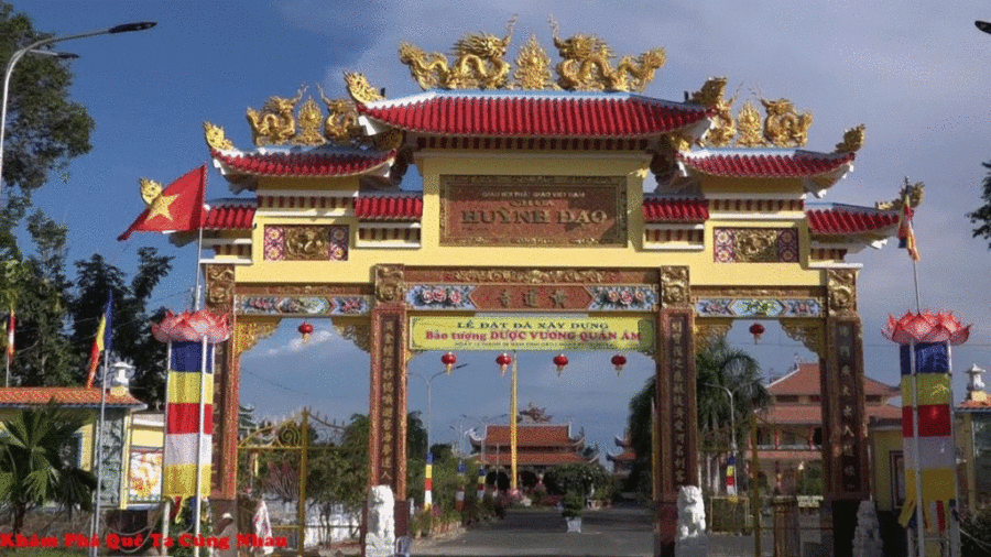 Thuê xe 45 chỗ đi Châu Đốc tại TPHCM - Hành hương tham quan vãn cảnh chùa Huỳnh Đạo