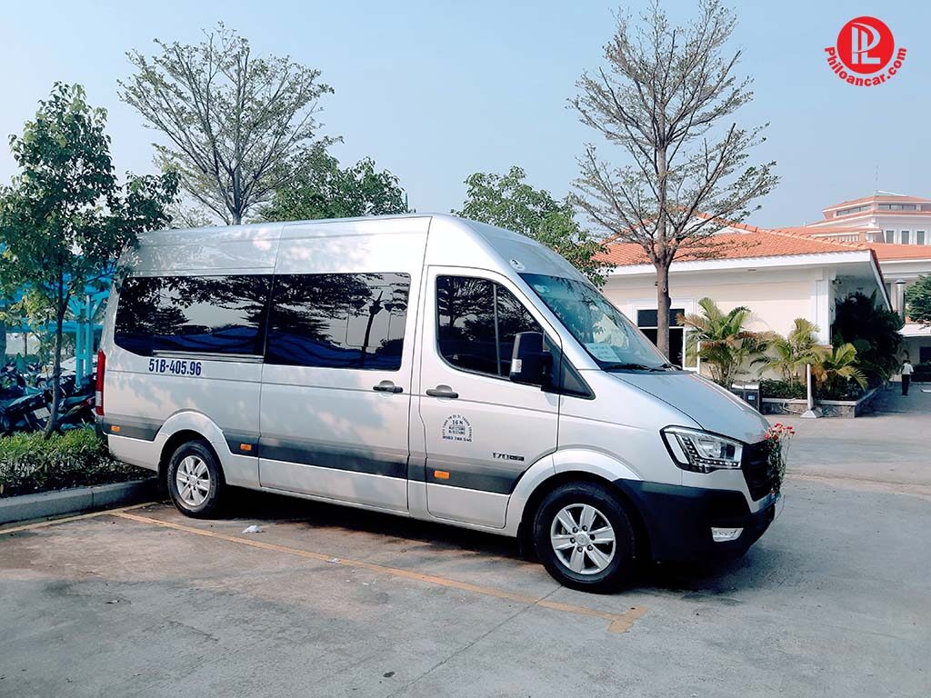 Thuê xe Hyundai Solati 16 chỗ đi đánh Golf Tân Sơn Nhất