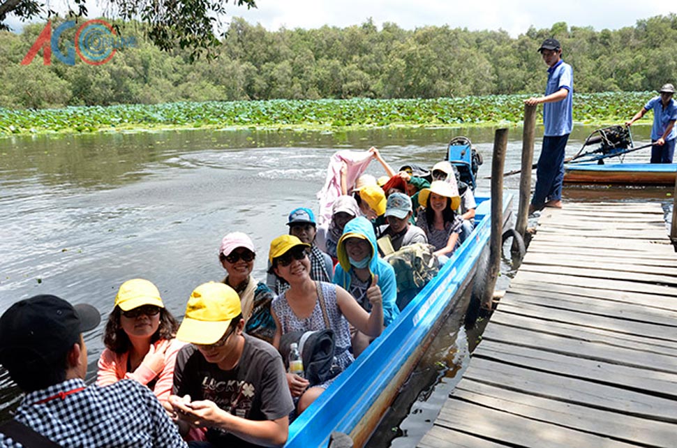 Tắc Ráng - phương tiện di chuyển tham quan Rừng Tràm Trà Sư Tắc Ráng - phương tiện di chuyển tham quan Rừng Tràm Trà Sư