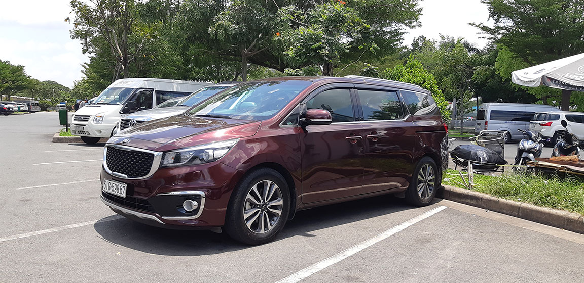 Kia Sedona cao cấp 7 chỗ đón sân bay Tân Sơn Nhất
