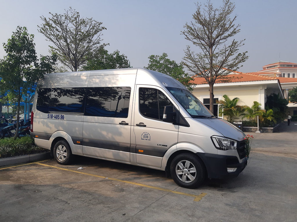 Cho thuê xe 16 chỗ tại quận 6 - Hyundai Solati