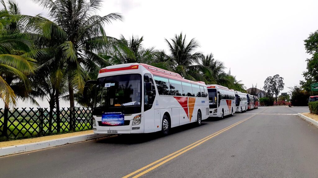 Đoàn xe Hyundai Universe 47s tại SeaLink Phan Thiết Đoàn xe Hyundai Universe 47s tại SeaLink Phan Thiết