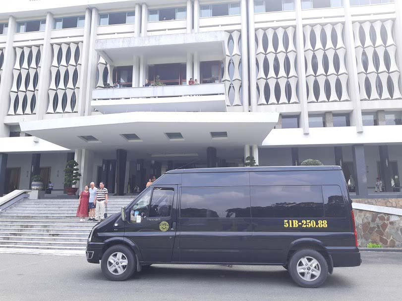 Thuê xe 16 chỗ tham quan TPHCM - Dinh Độc Lập