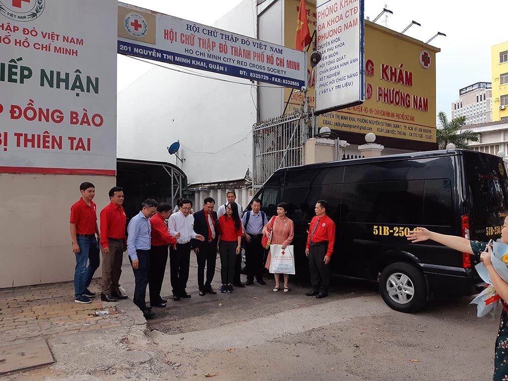 Xe Phi Loan 16 chỗ phục vụ hội chữ Thập Đỏ Thiểm Tây Trung Quốc sang công tác