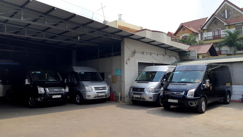 Xe Phi Loan 16 chỗ tại Bãi Xe công ty Xe Phi Loan 16 chỗ tại Bãi Xe công ty