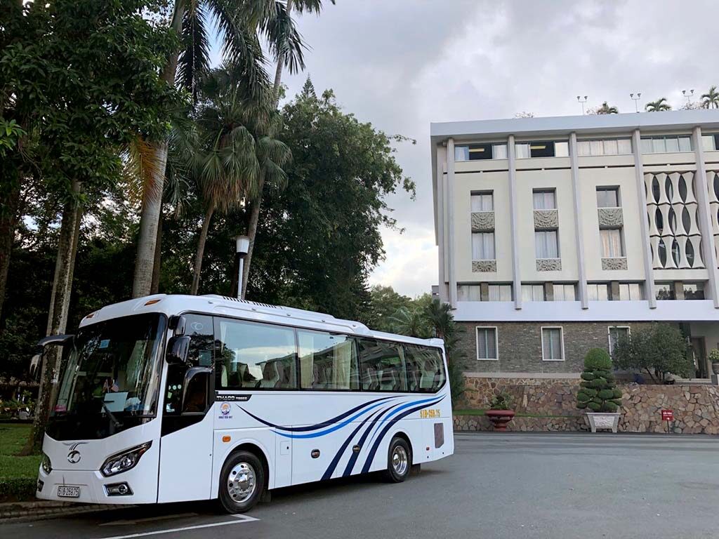 Thuê xe 29 chỗ tham quan Dinh Độc Lập TPHCM