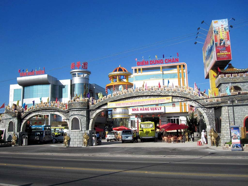 Trạm dừng chân Bánh Pía Tân Huê Viên Trạm dừng chân Bánh Pía Tân Huê Viên